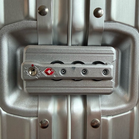 RIMOWA Silver Aluminum Suitcase Large Check-in - Picture 13 of 15